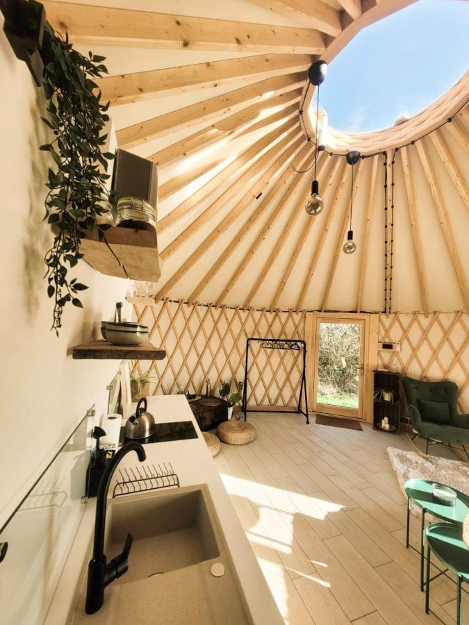 Отель Jurty Glamping Гостынин Экстерьер фото