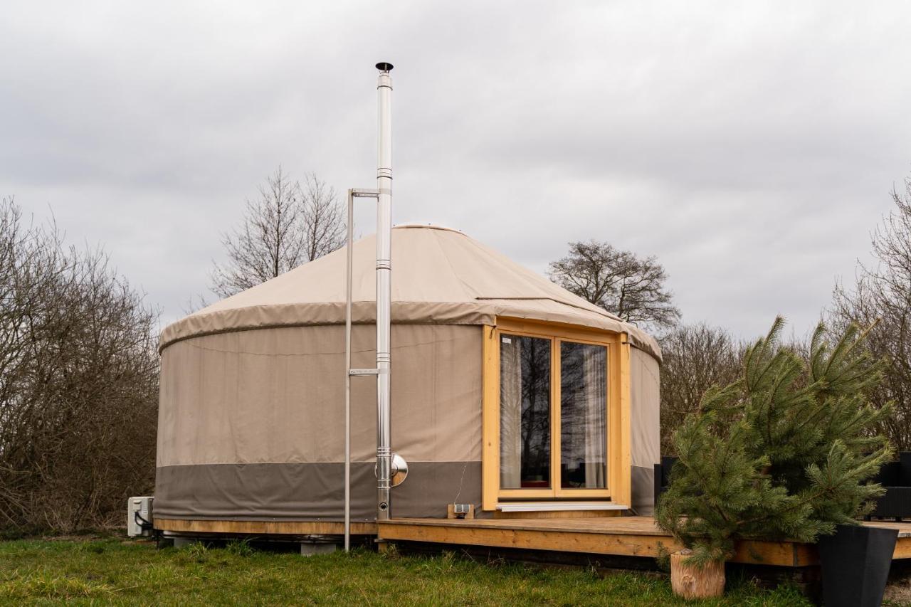 Отель Jurty Glamping Гостынин Экстерьер фото