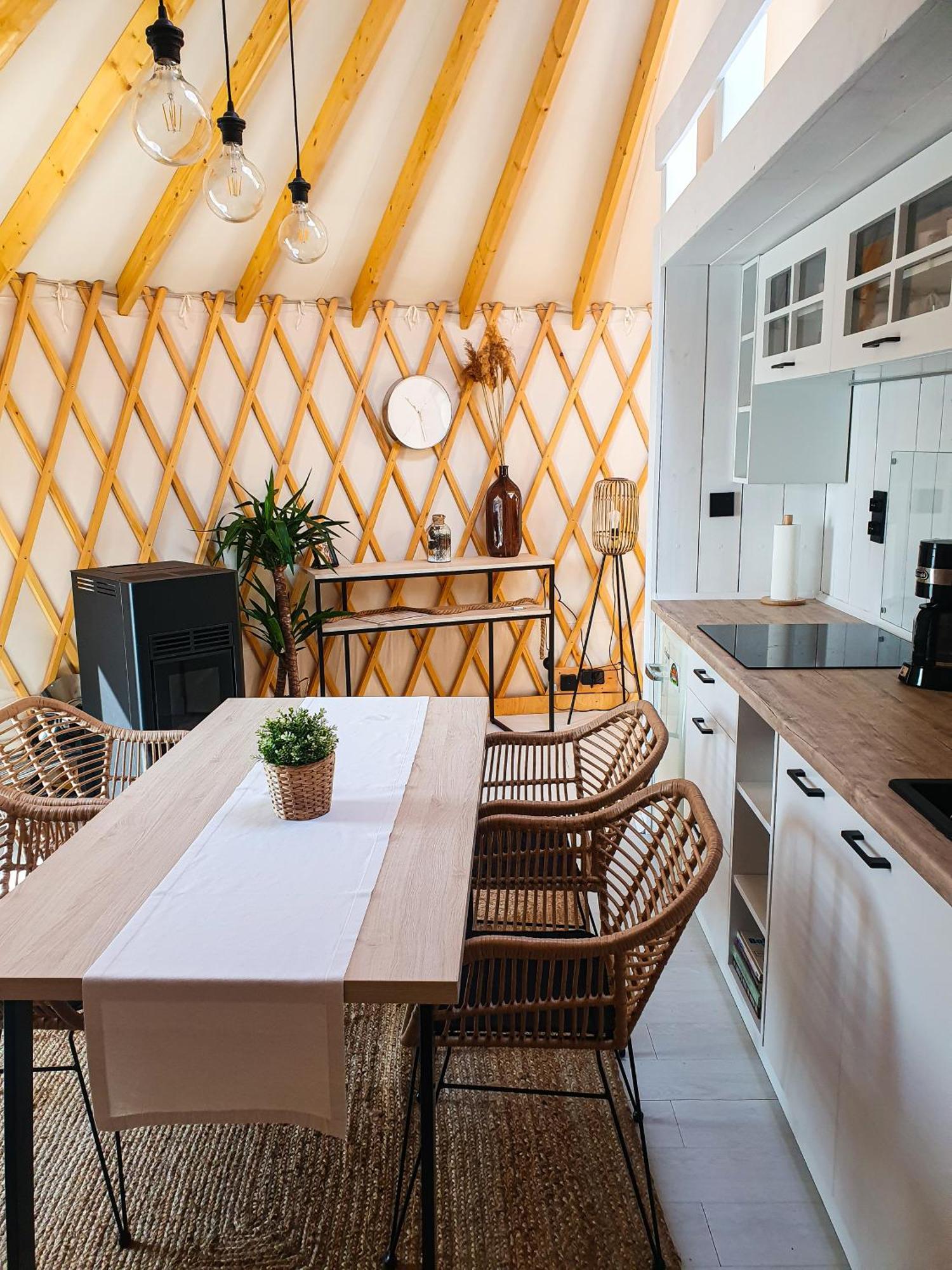 Отель Jurty Glamping Гостынин Экстерьер фото