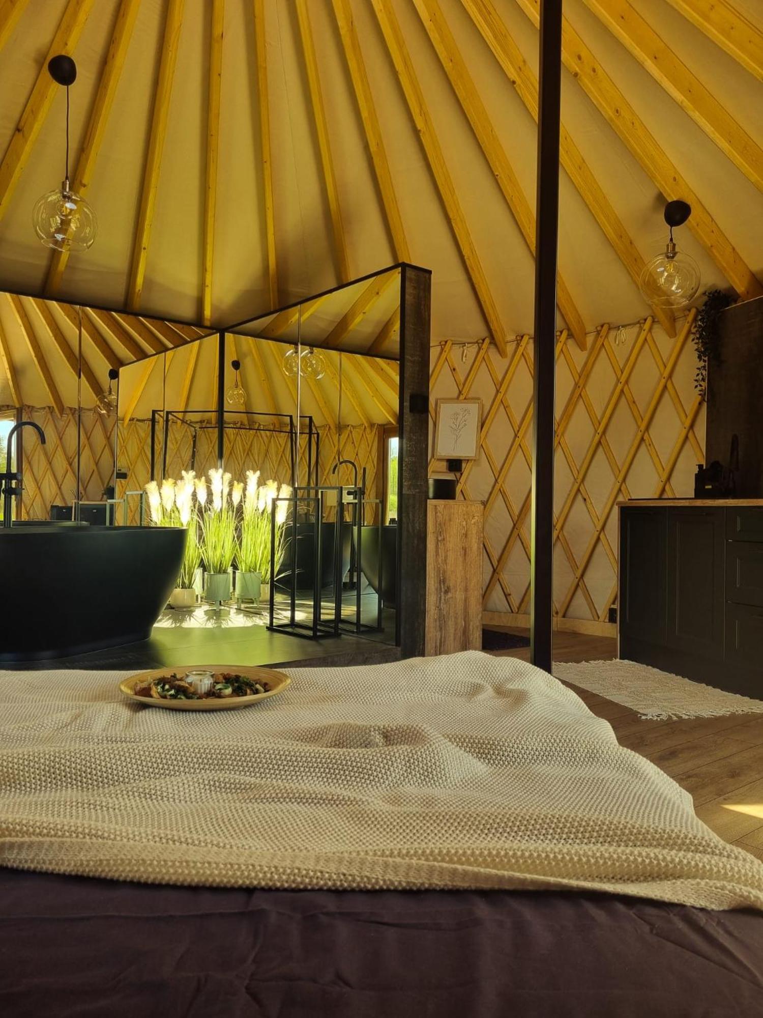 Отель Jurty Glamping Гостынин Экстерьер фото