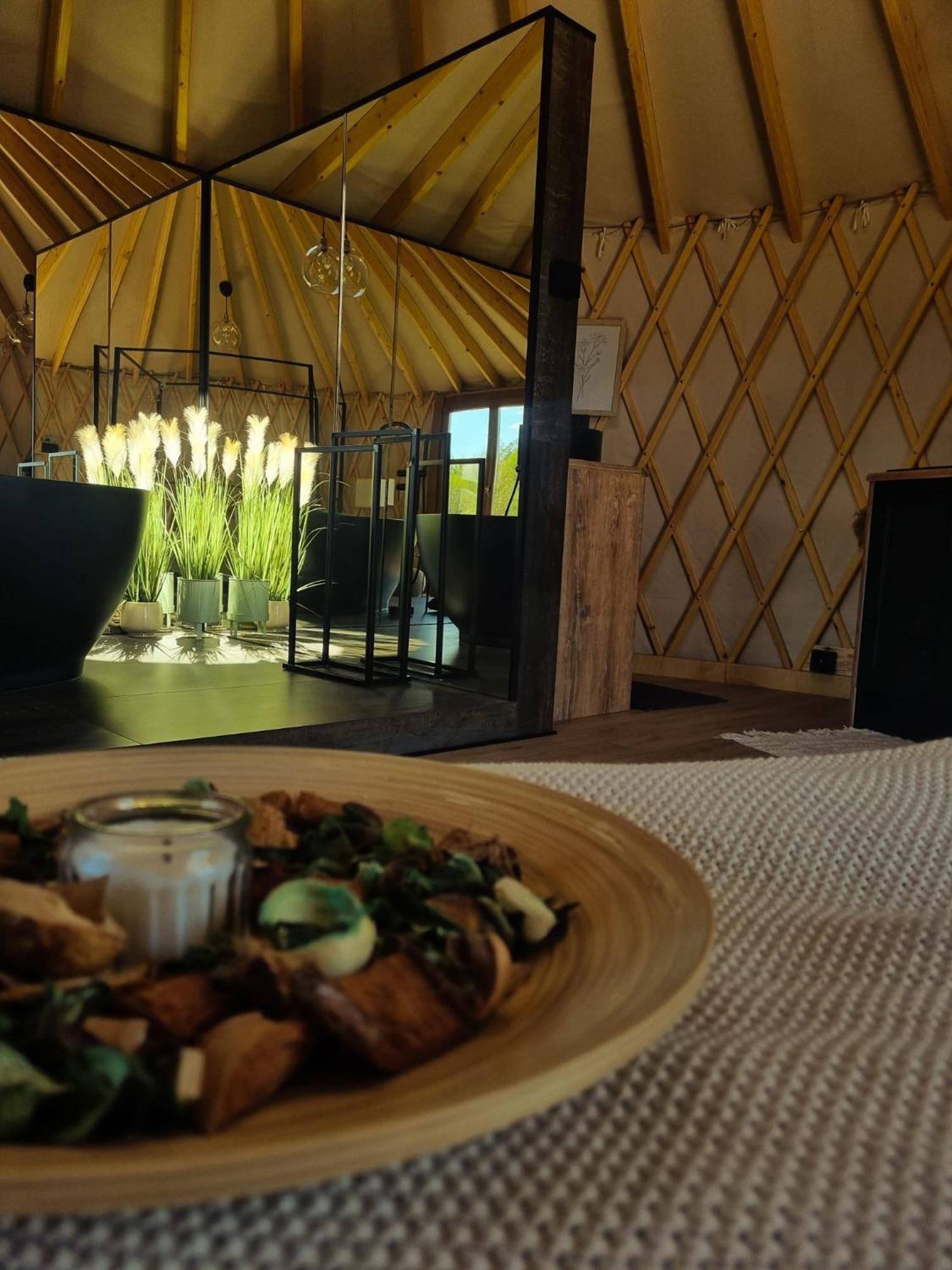 Отель Jurty Glamping Гостынин Экстерьер фото