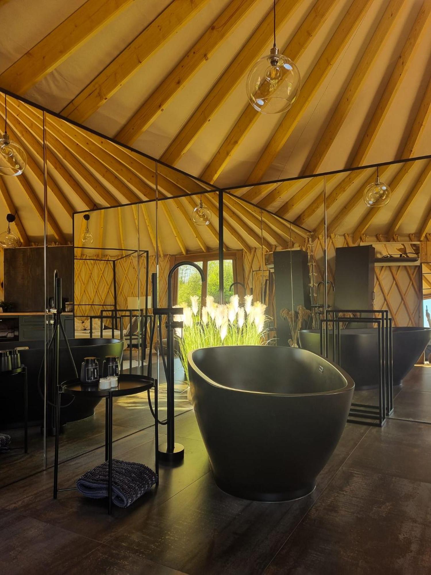 Отель Jurty Glamping Гостынин Экстерьер фото