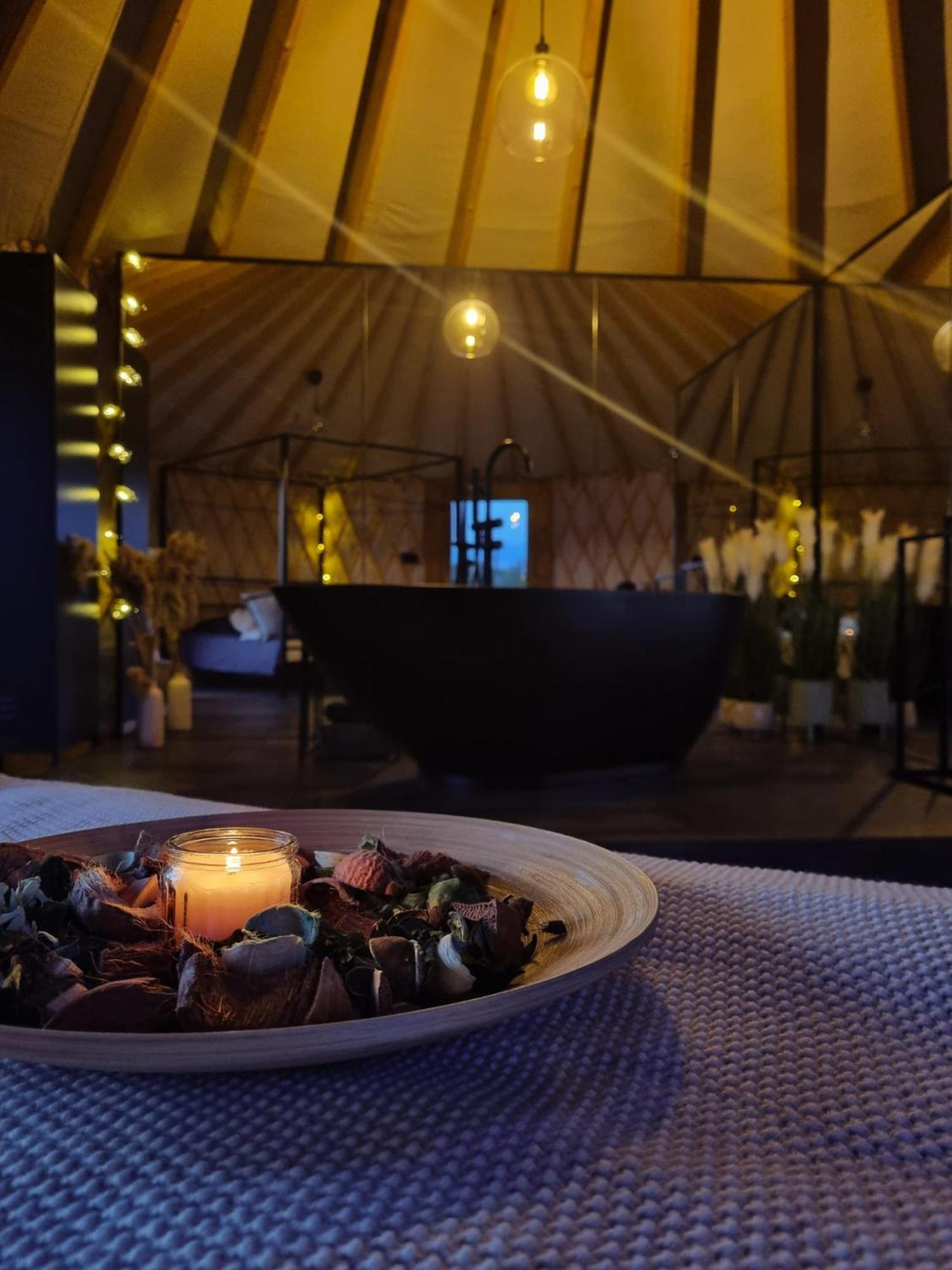 Отель Jurty Glamping Гостынин Экстерьер фото